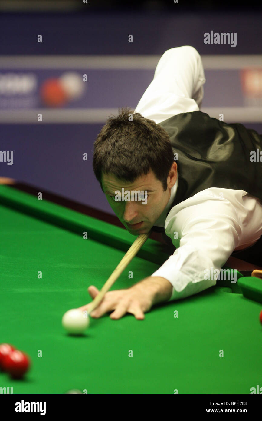 RONNIE O'SULLIVAN SNOOKER Weltmeisterschaft der Tiegel SHEFFIELD ENGLAND 19. April 2010 Stockfoto