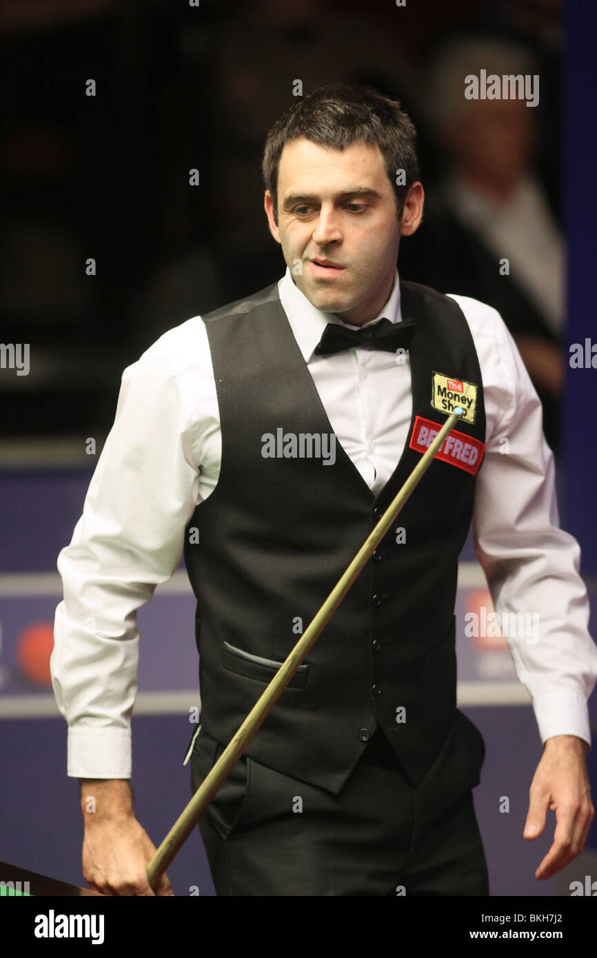RONNIE O'SULLIVAN SNOOKER Weltmeisterschaft der Tiegel SHEFFIELD ENGLAND 19. April 2010 Stockfoto