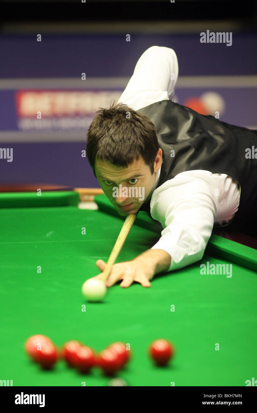 RONNIE O'SULLIVAN SNOOKER Weltmeisterschaft der Tiegel SHEFFIELD ENGLAND 19. April 2010 Stockfoto