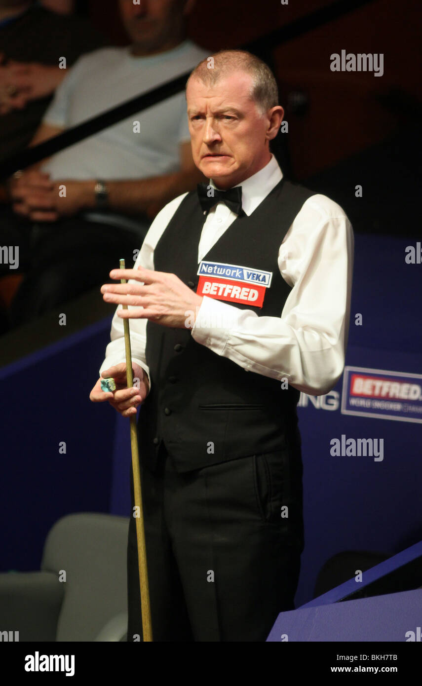 STEVE DAVIS SNOOKER Weltmeisterschaft der Tiegel SHEFFIELD ENGLAND 19. April 2010 Stockfoto