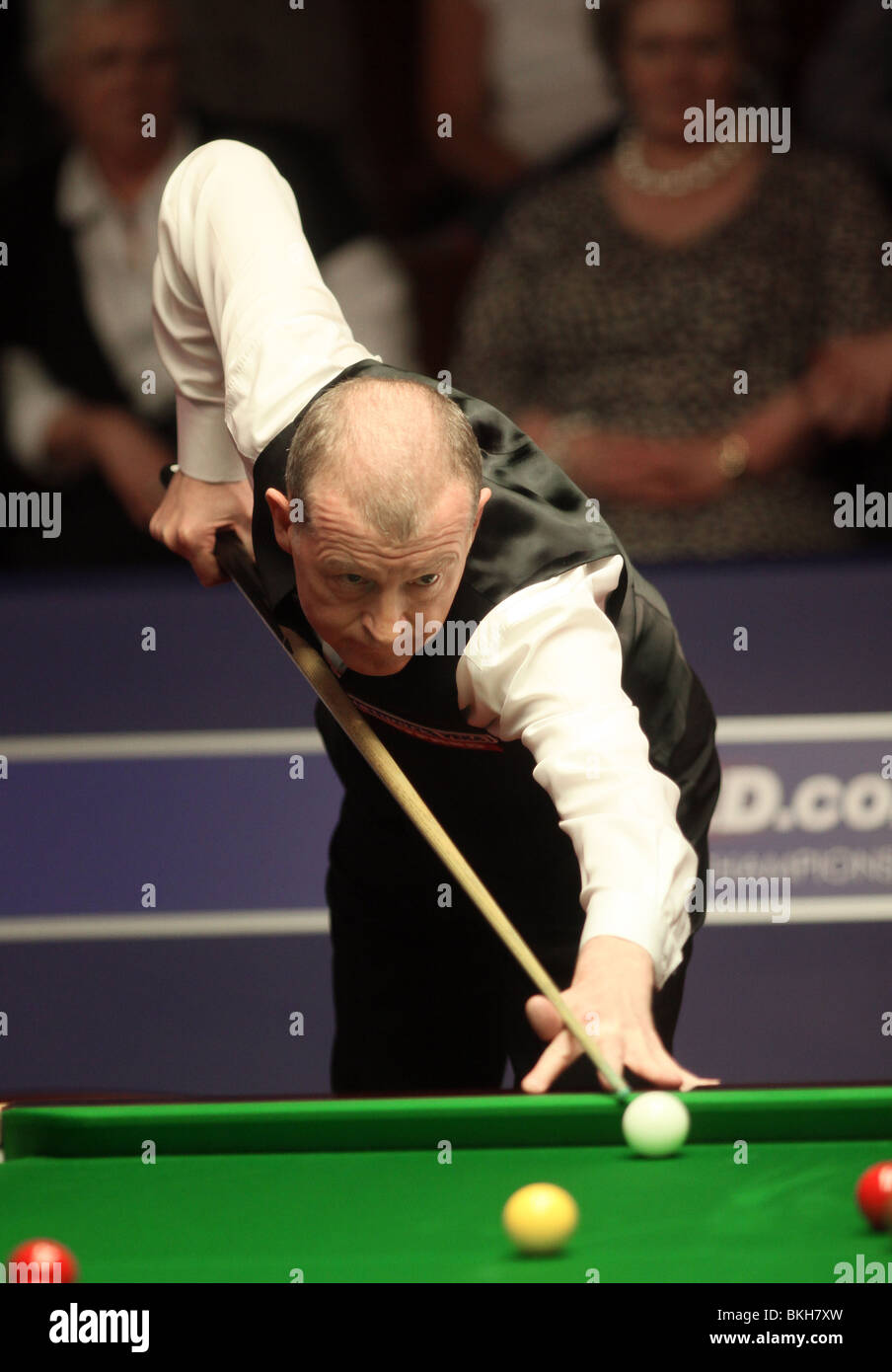 STEVE DAVIS SNOOKER Weltmeisterschaft der Tiegel SHEFFIELD ENGLAND 19. April 2010 Stockfoto