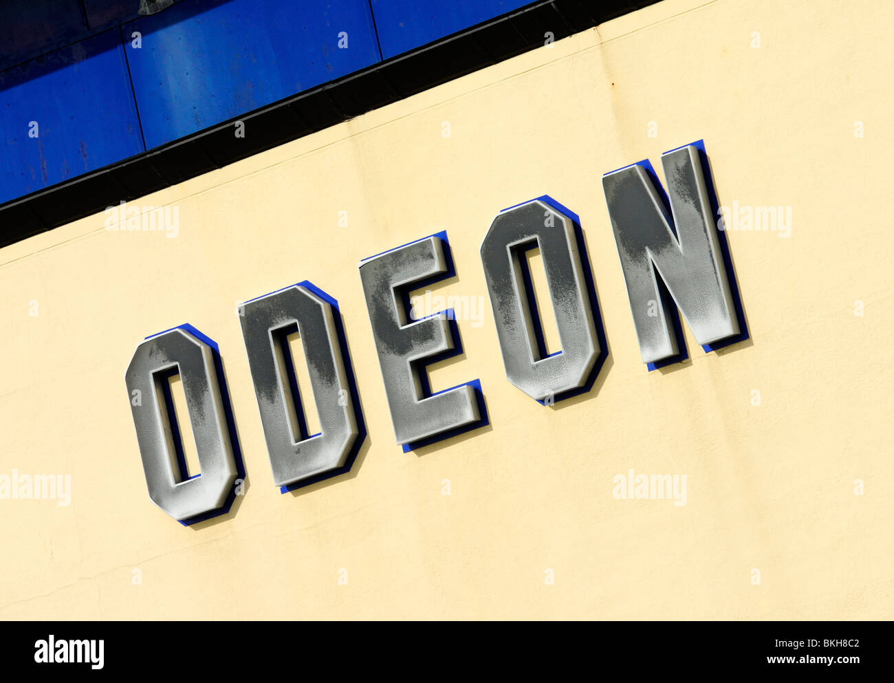 Odeon Cinema Schild an der Außenfassade des Gebäudes Stockfoto