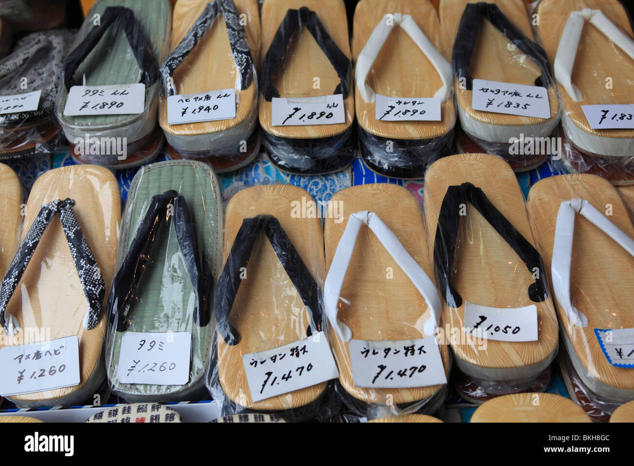 Slippers Japan Stockfotos & Slippers Japan Bilder Alamy Hausschuhe für Besucher, Honshu, Japan Stockfoto, Bild