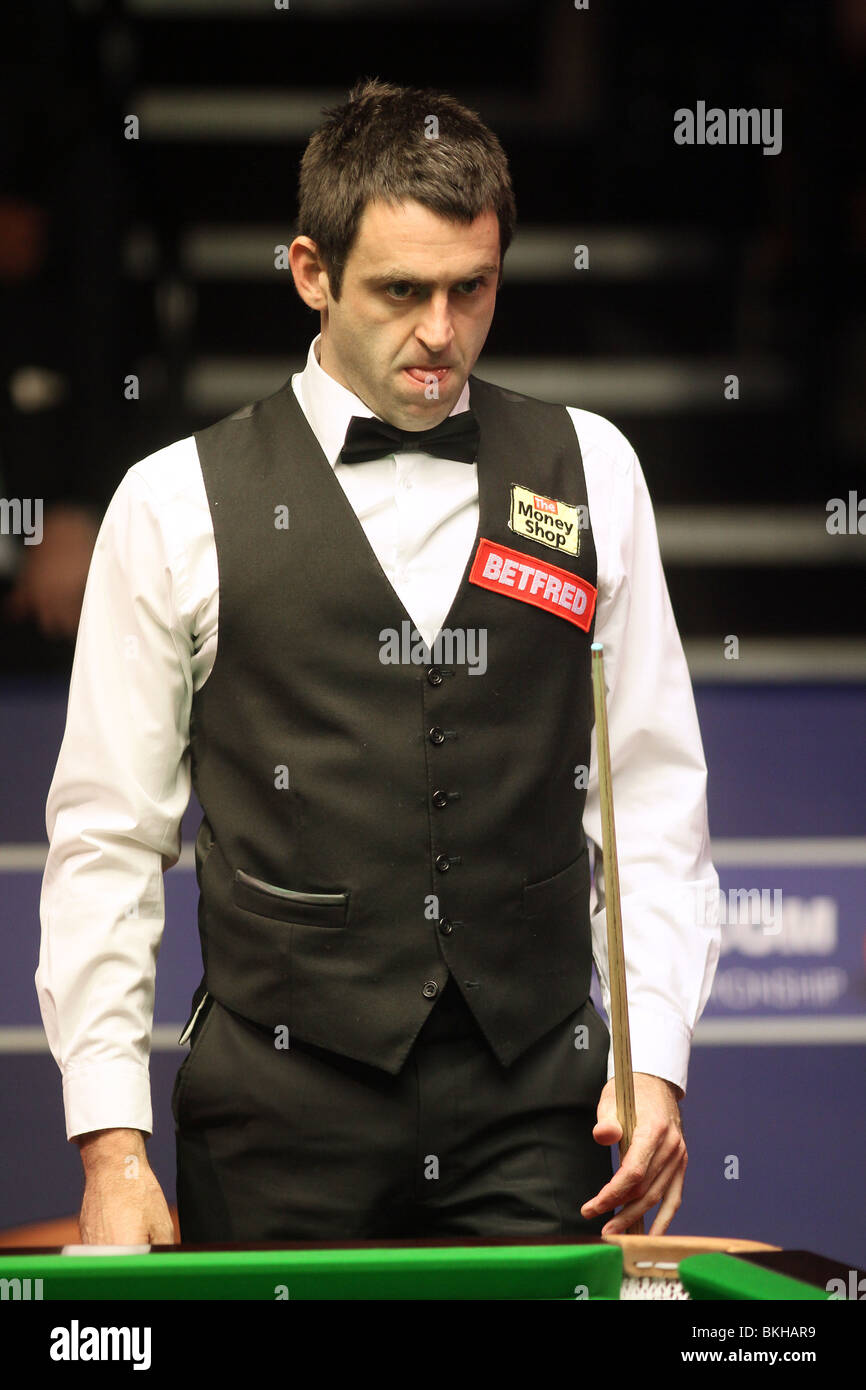 RONNIE O'SULLIVAN SNOOKER Weltmeisterschaft der Tiegel SHEFFIELD ENGLAND 19. April 2010 Stockfoto