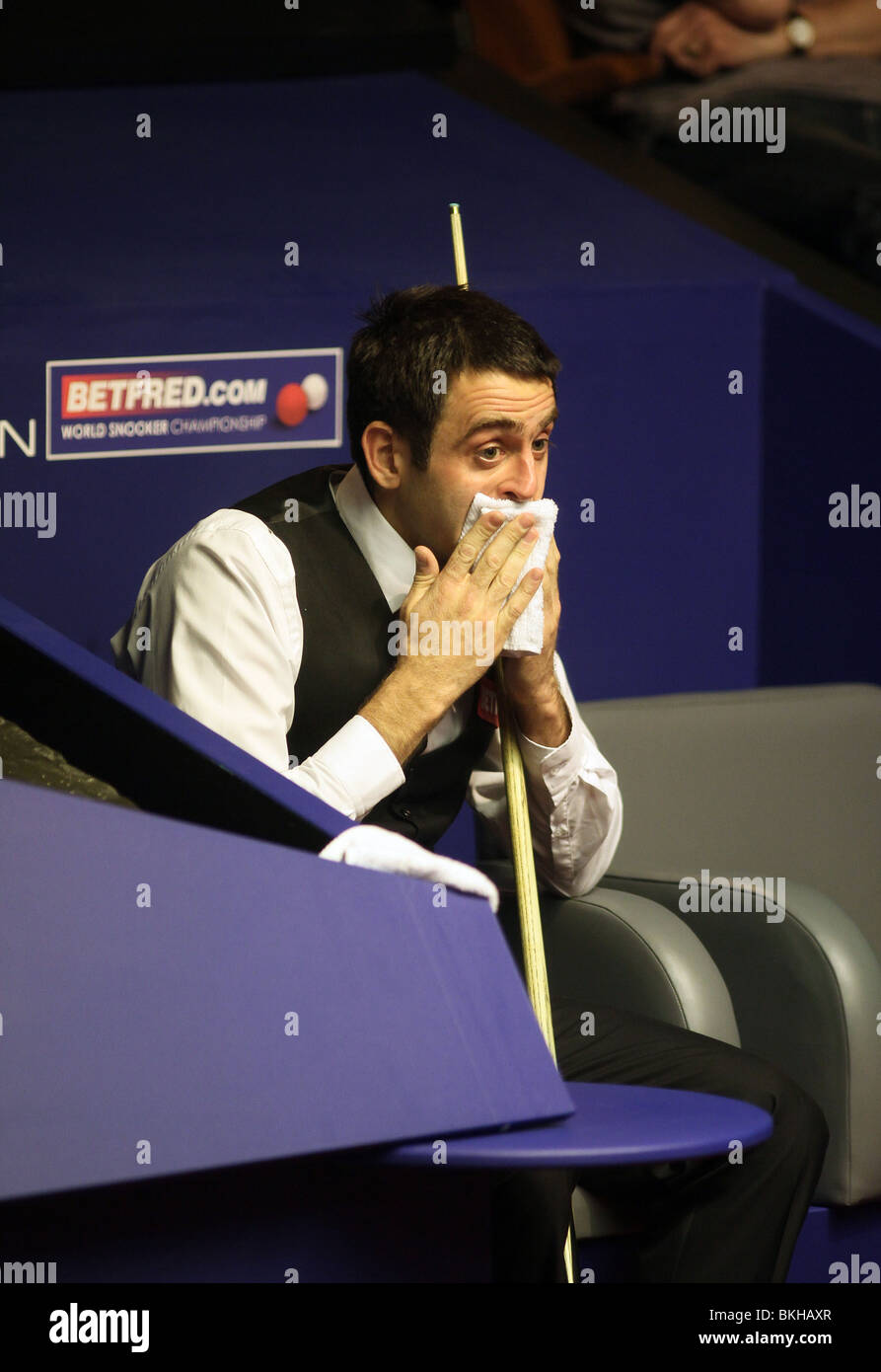 RONNIE O'SULLIVAN SNOOKER Weltmeisterschaft der Tiegel SHEFFIELD ENGLAND 19. April 2010 Stockfoto