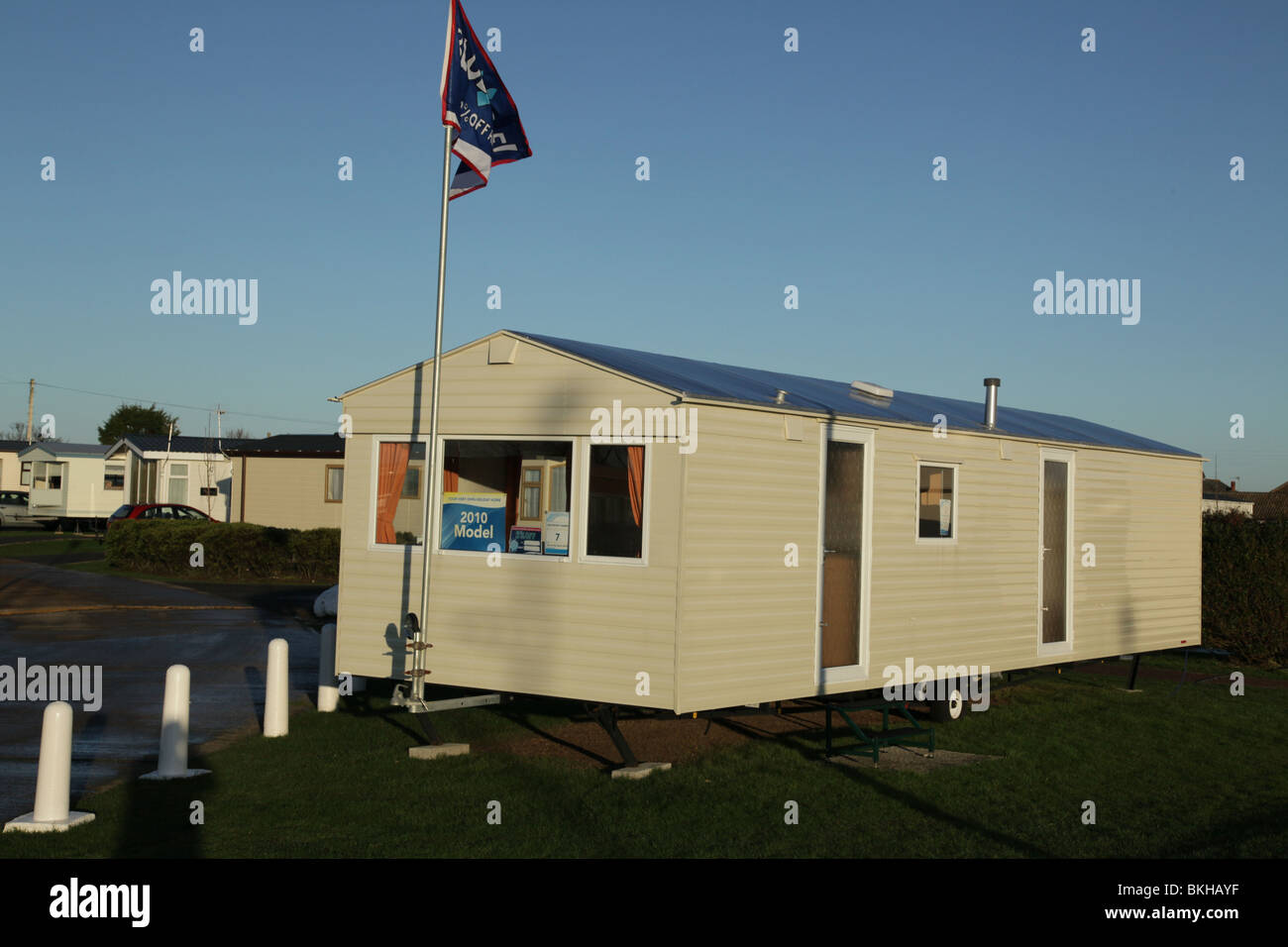 Neue statische Wohnwagen Ferienhaus zum Verkauf auf einem belebten Caravan park Stockfoto