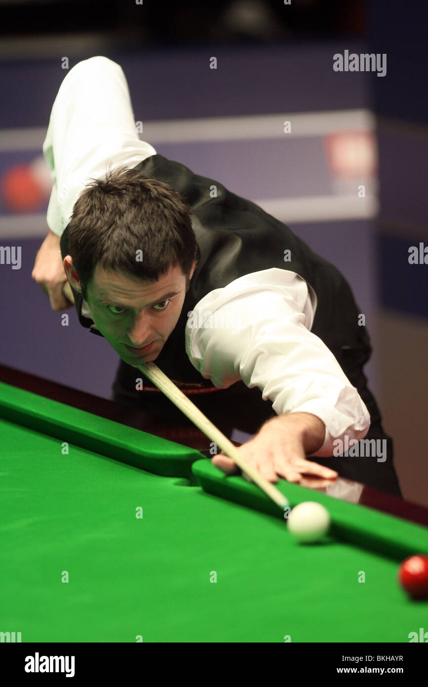 RONNIE O'SULLIVAN SNOOKER Weltmeisterschaft der Tiegel SHEFFIELD ENGLAND 19. April 2010 Stockfoto