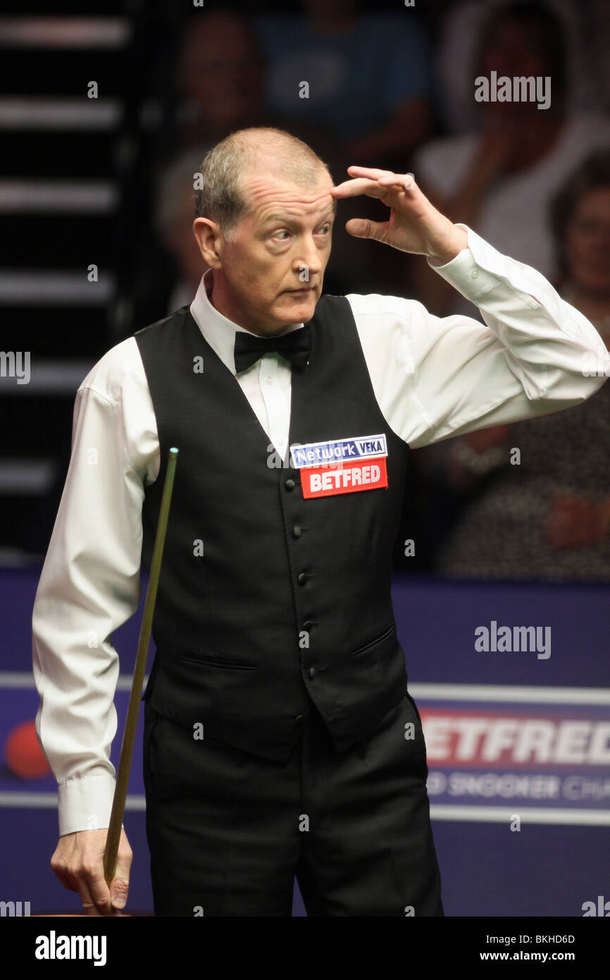 STEVE DAVIS SNOOKER Weltmeisterschaft der Tiegel SHEFFIELD ENGLAND 19. April 2010 Stockfoto