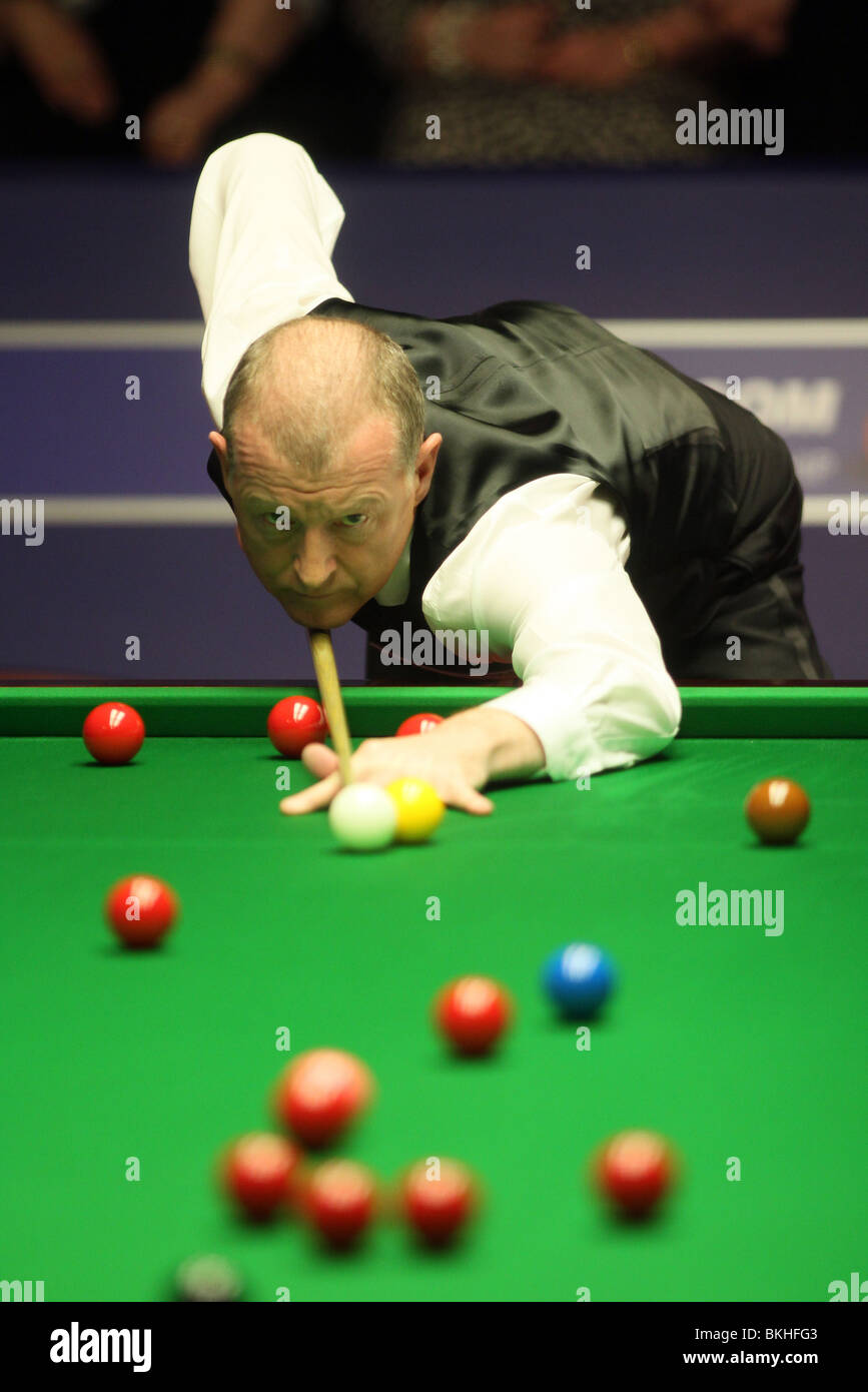 STEVE DAVIS SNOOKER Weltmeisterschaft der Tiegel SHEFFIELD ENGLAND 19. April 2010 Stockfoto