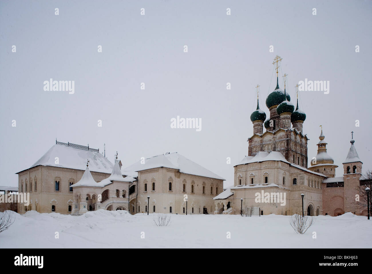 Russland, Goldener Ring, Rostov das große, Kreml, Kirche der Auferstehung, 1670, orthodoxe Kirche, Winter, Schnee auf Stockfoto