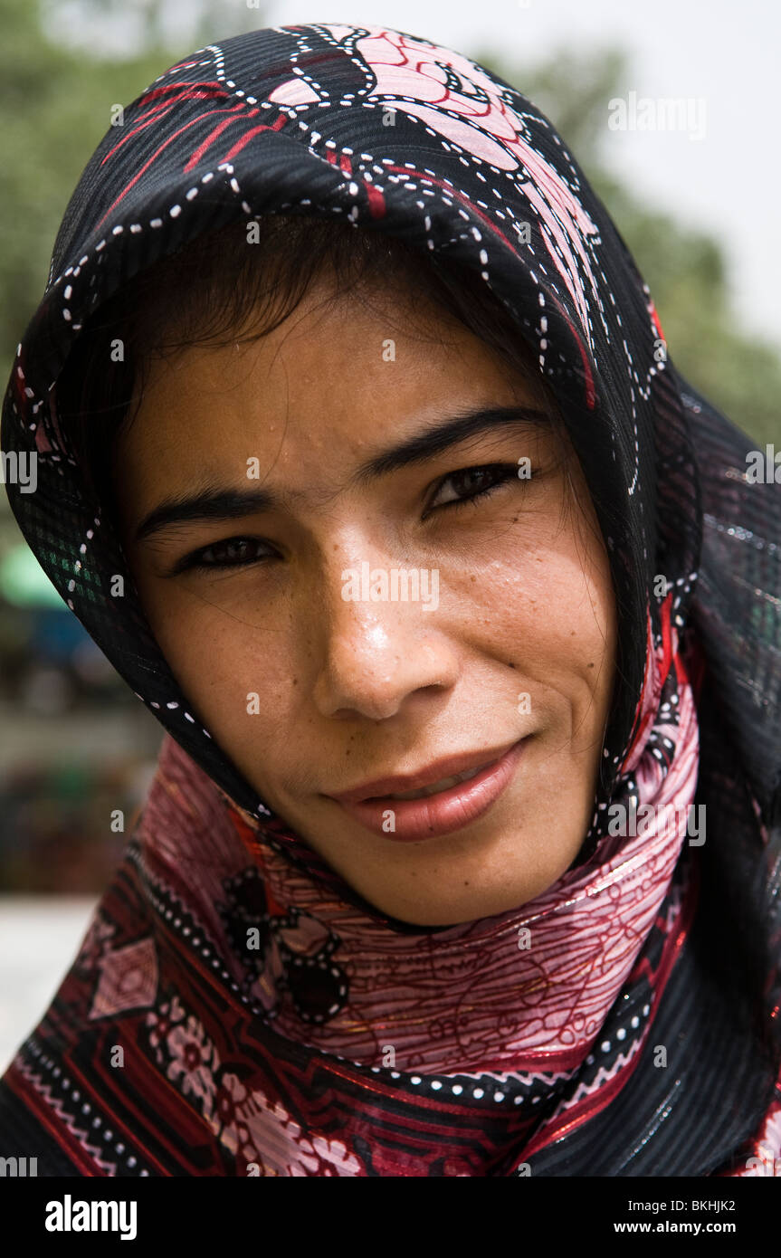 Porträt einer uigurischen Schönheit. Stockfoto