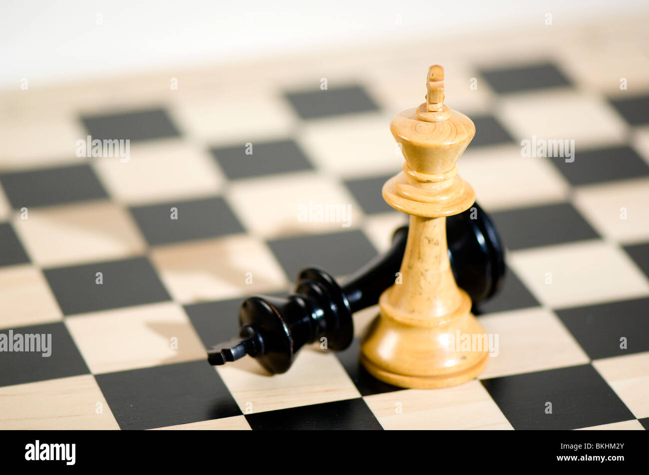 Schach. Weiße König siegreich Stockfoto
