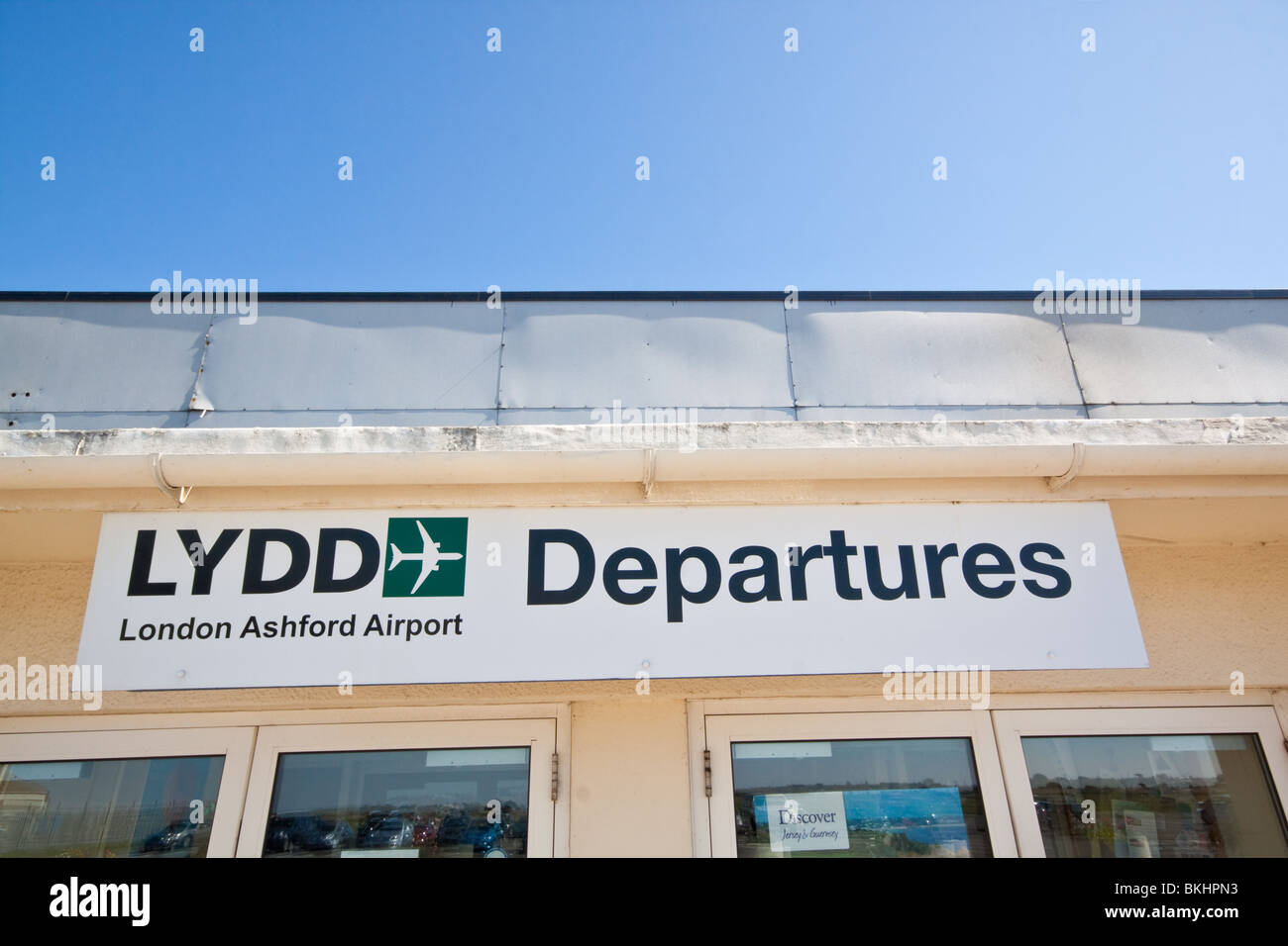 Lydd Flughafen Zeichen bemerken Abfahrten Ashford Kent Stockfoto