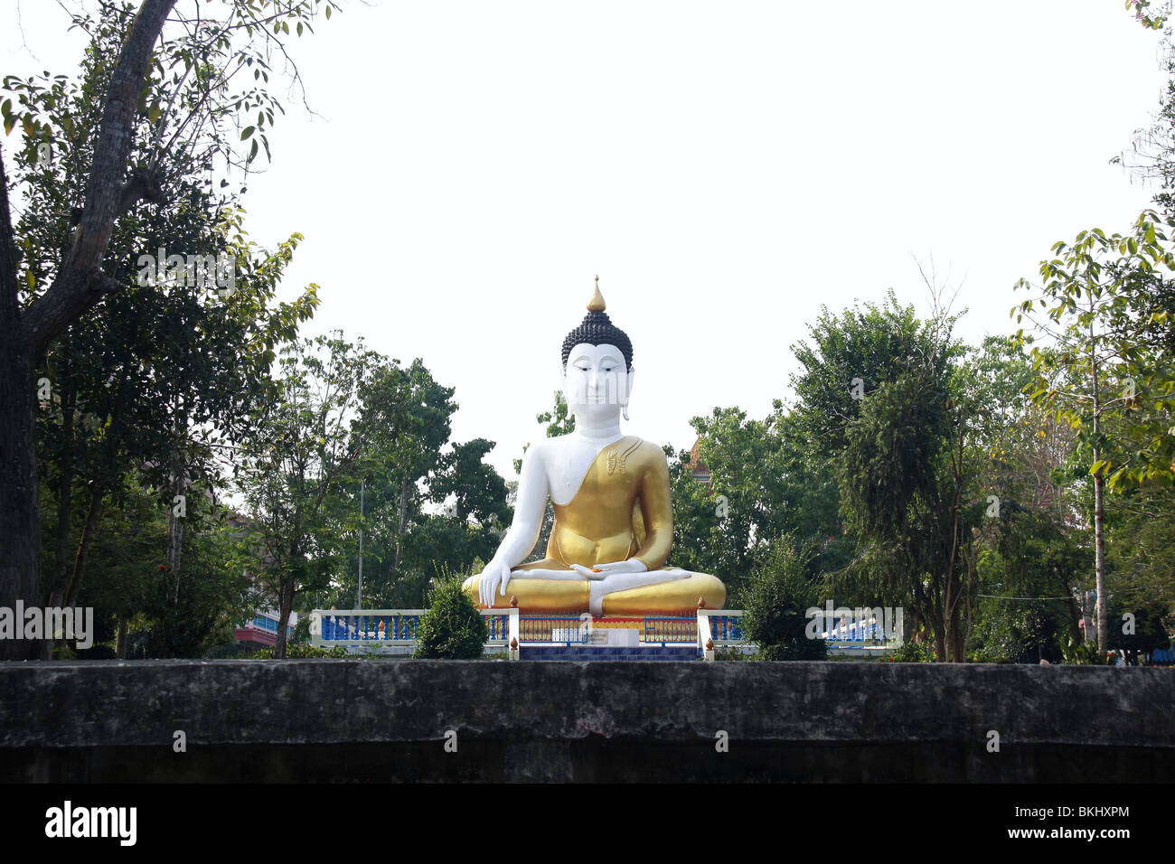 Buddha Statur entlang dem schwimmenden Markt, Bangkok, Thailand. Stockfoto