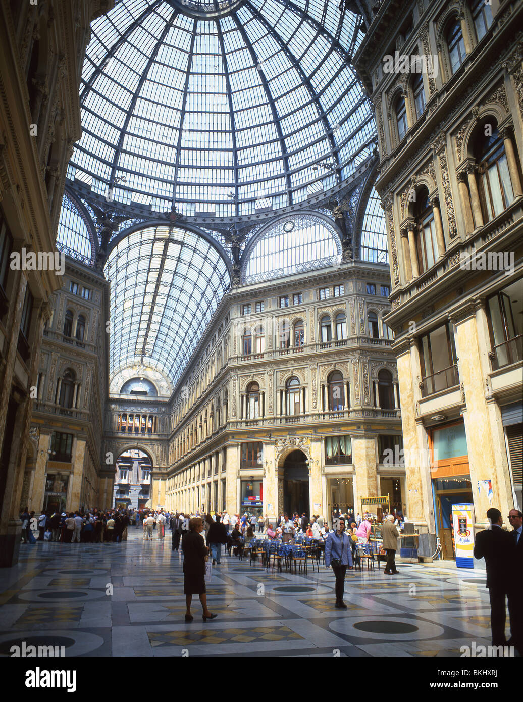 Innenseite der Galleria Umberto I (öffentliche Einkaufsgalerie), Via Santa Brigida, Neapel, Kampanien, Italien Stockfoto