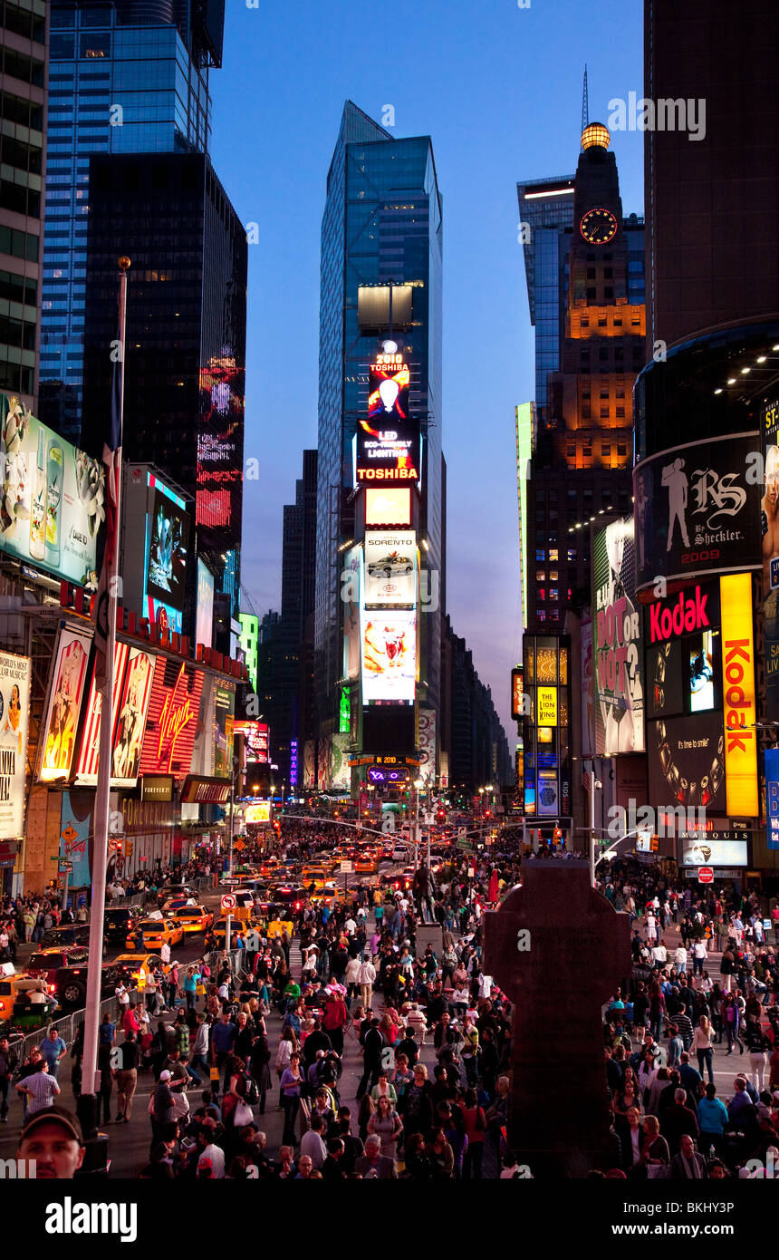 Times Square in der Abenddämmerung, New York City USA Stockfoto