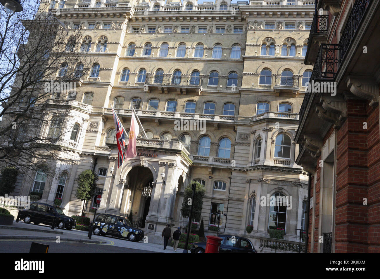 Das Langham Hotel, gesehen hier auf einen herrlichen Frühlingstag in London. Stockfoto