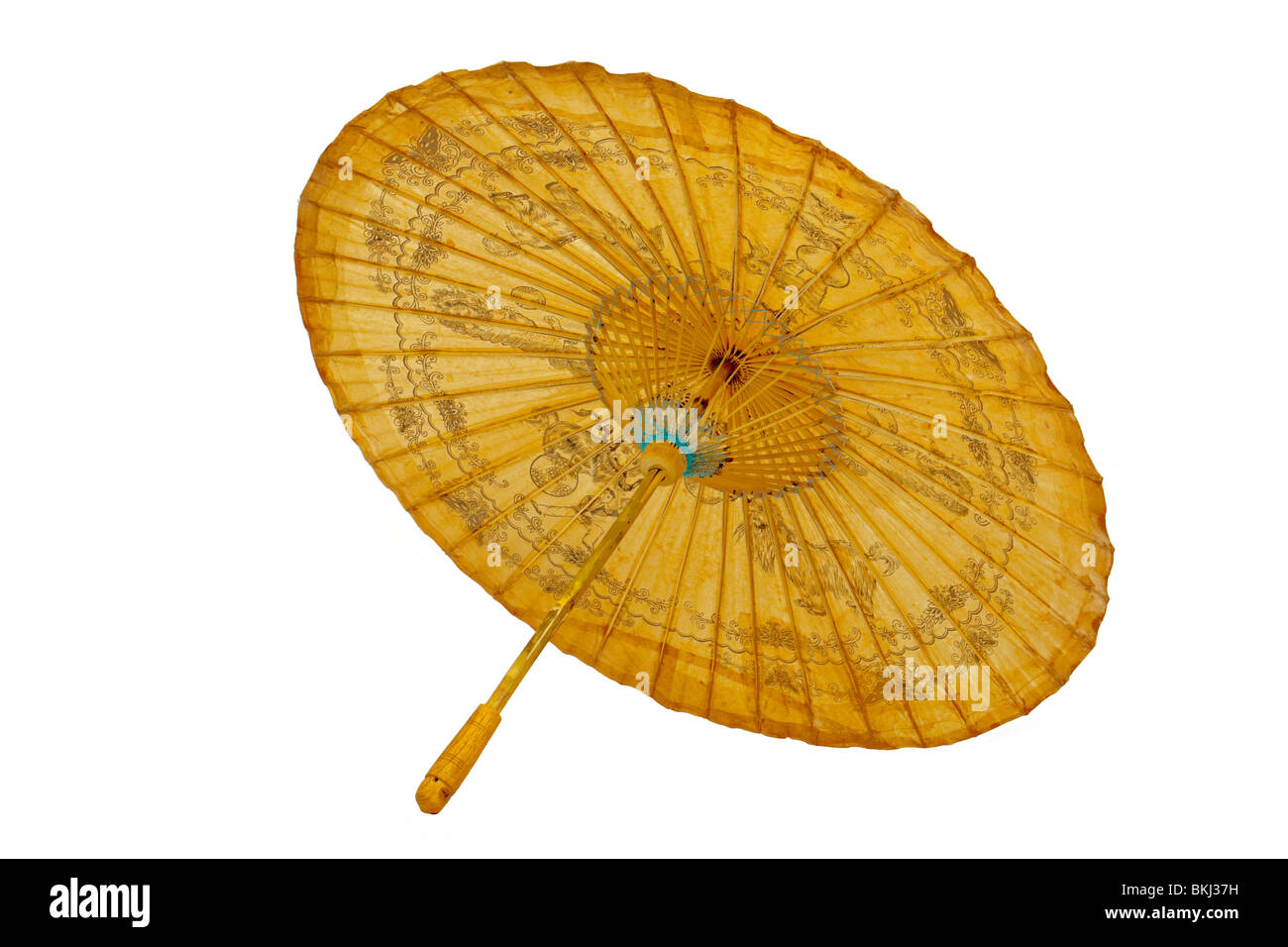 Antike chinesische Papier Sonnenschirm mit orientalischen handgemalte Dekorationen, auf weißen Hintergrund isoliert Stockfoto