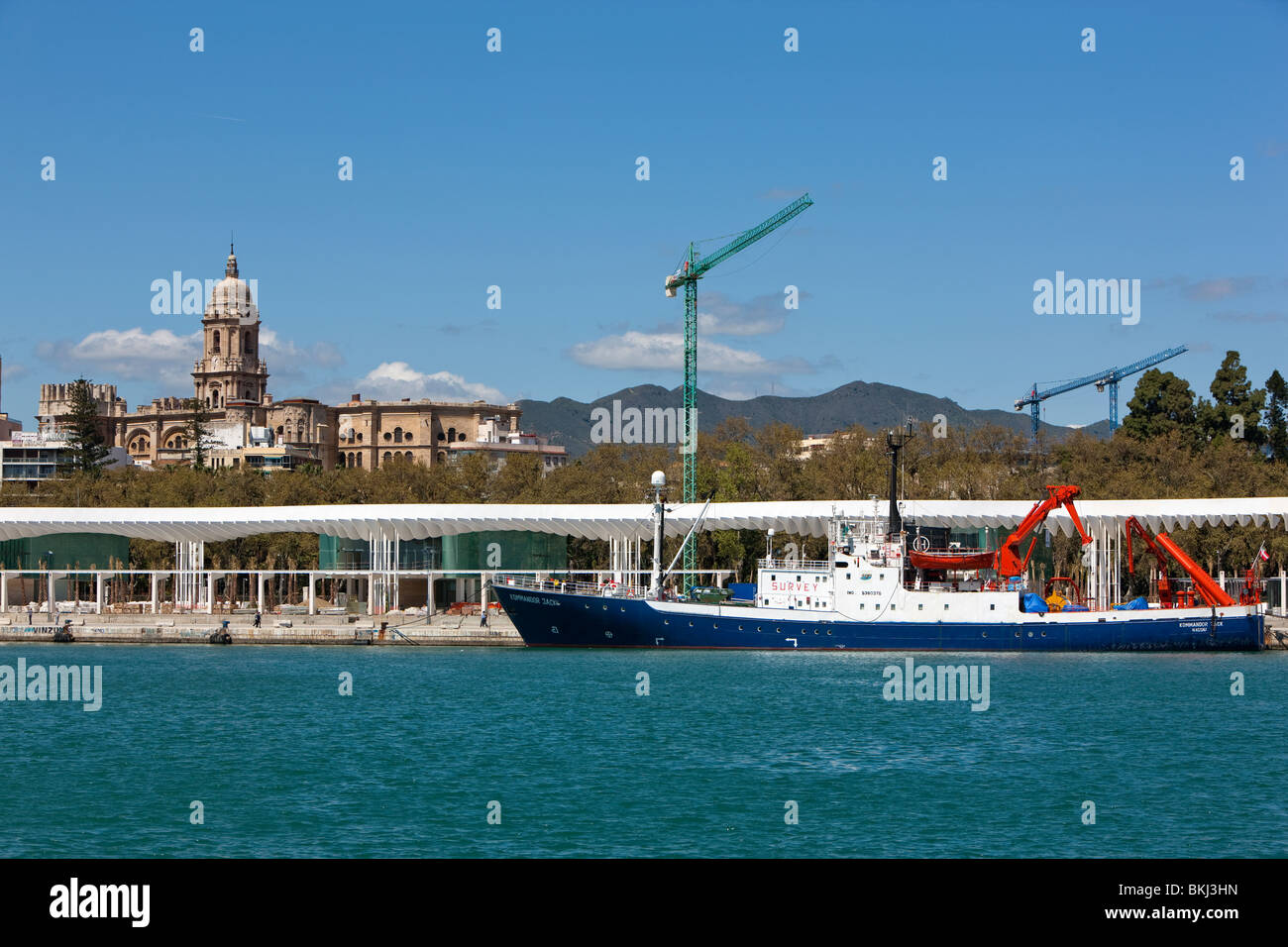 Kommandor Jack und Kathedrale von Malaga. Hafen von Malaga. Andalusien. Spanien. Stockfoto