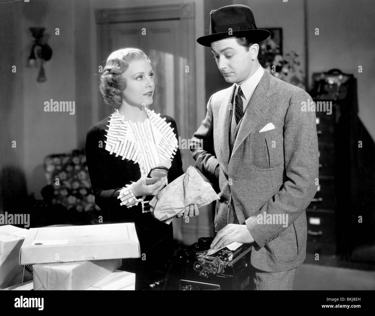 BERUHIGE DICH (1935) ROBERT YOUNG, MADGE EVANS CLMY 001 P Stockfoto