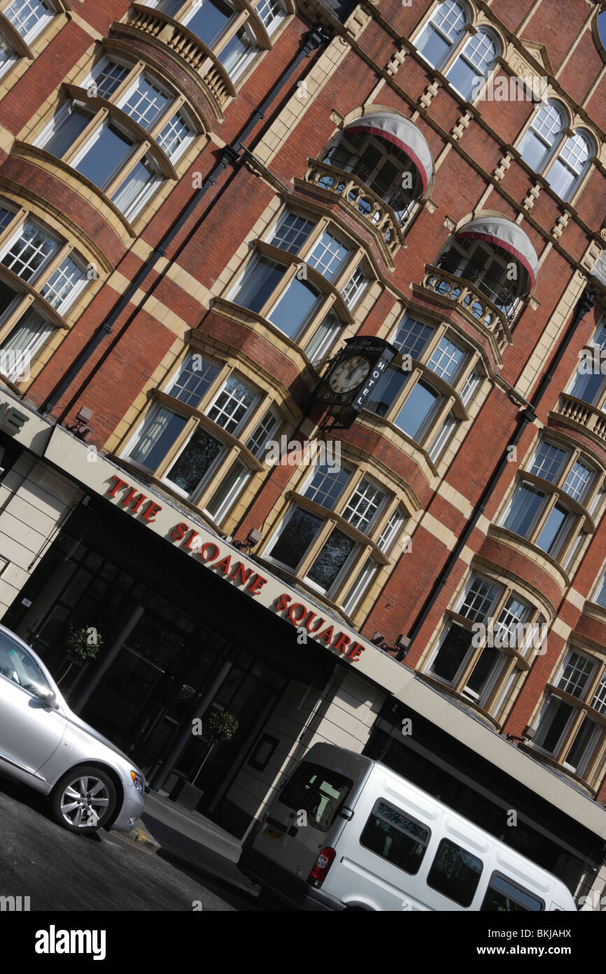 Der vordere Eingang zum beliebten Sloane Square Hotel, auf eine extrem hohe Schlagzähigkeit Aspekt gezeigt. Stockfoto