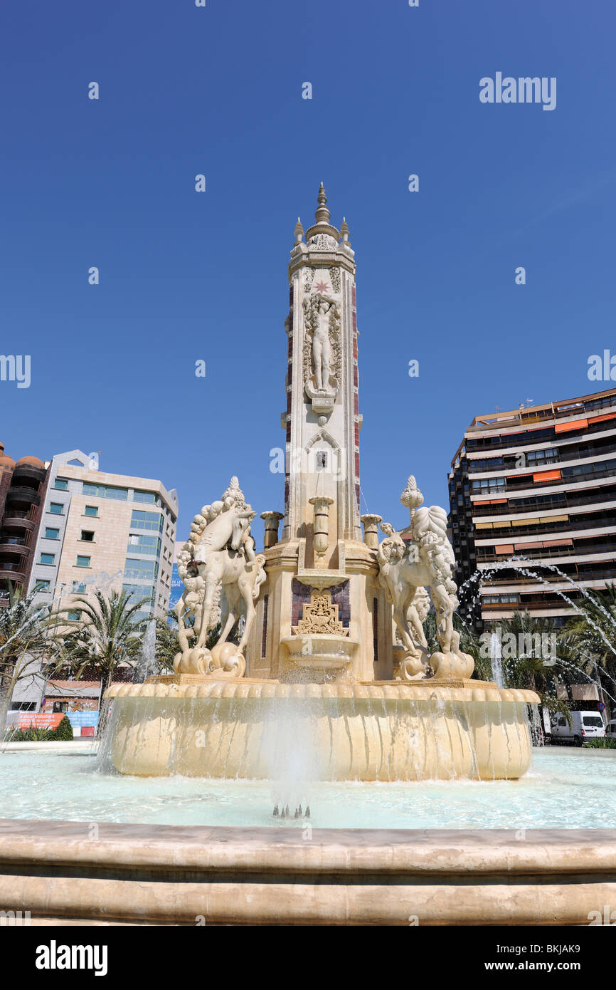 Brunnen und La Plaza de Los Luceros, Alicante, Alicante Provinz, Comunidad Valencia, Spanien Stockfoto