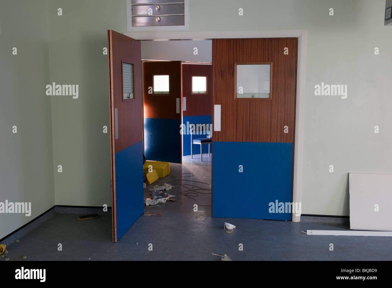 Verlassenen psychiatrischen Krankenhaus verlassen Stockfoto