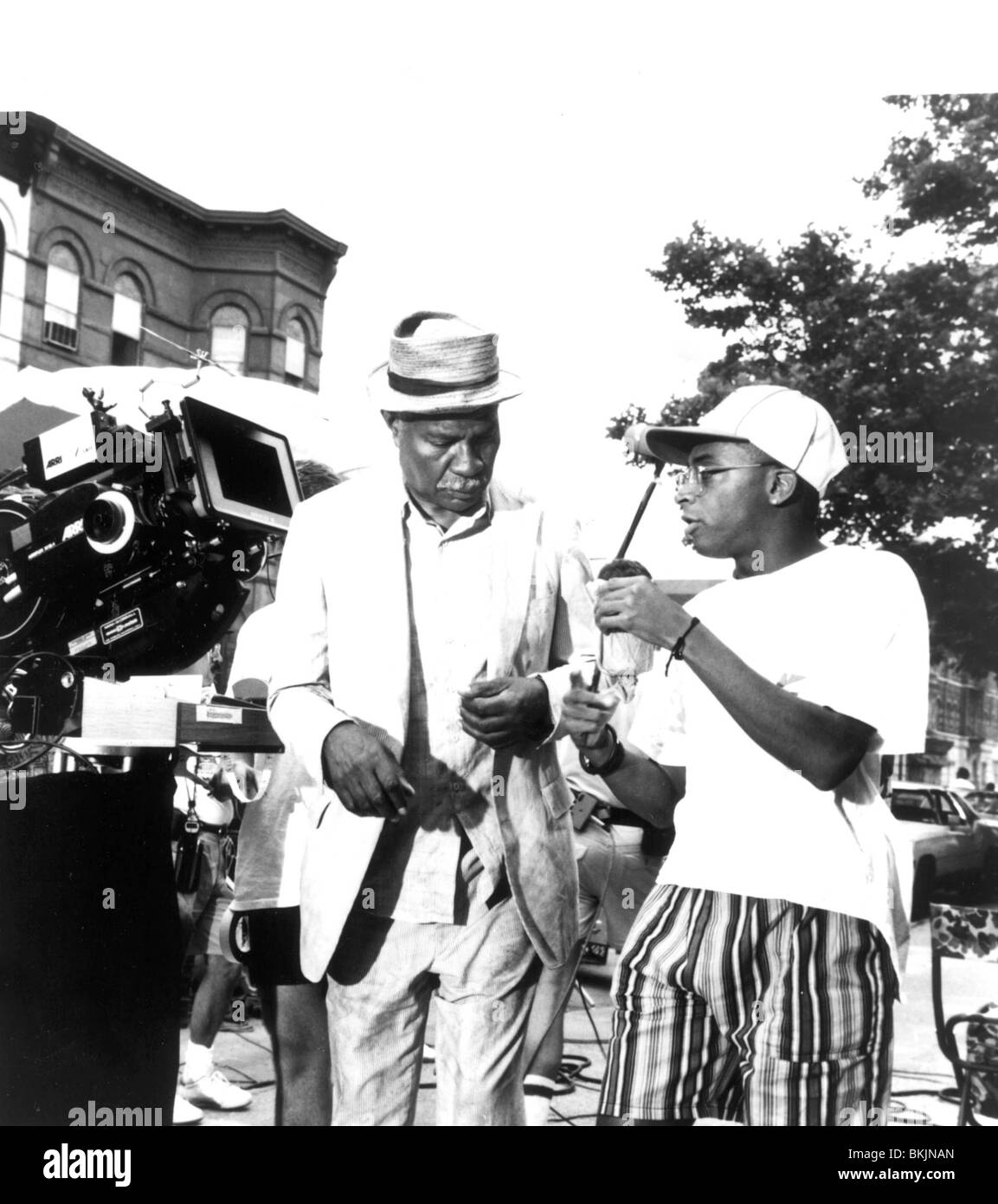 DREHARBEITEN ZU SPIKE LEE (DIR) O/S "DO THE RIGHT THING (1989)" MIT OSSIE DAVIS SKLE 007P Stockfoto