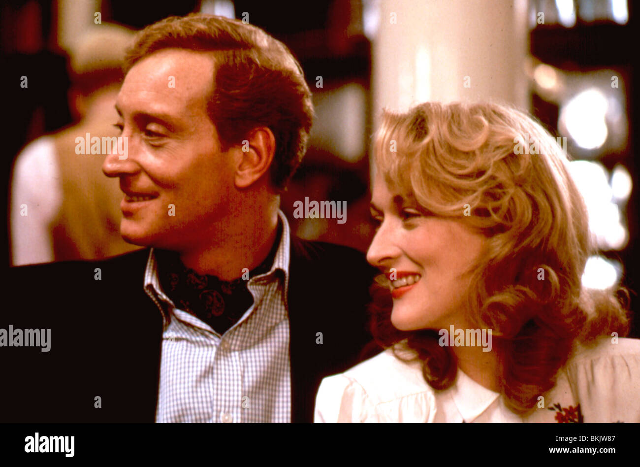 VIELE (1985) CHARLES DANCE, MERYL STREEP PLTY 060 Stockfoto