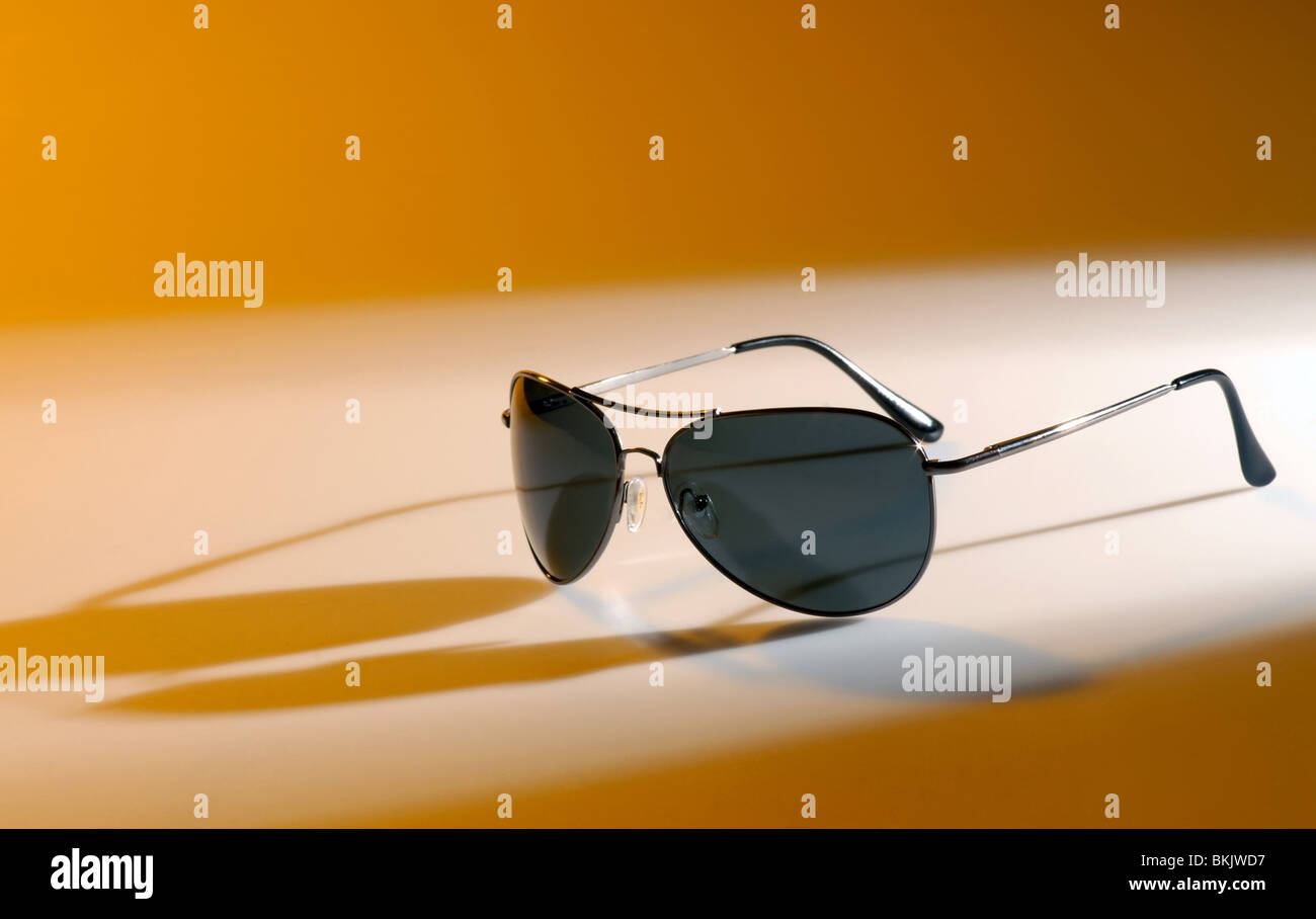 Ray-Ban Aviator Sonnenbrillen isoliert im studio Stockfoto
