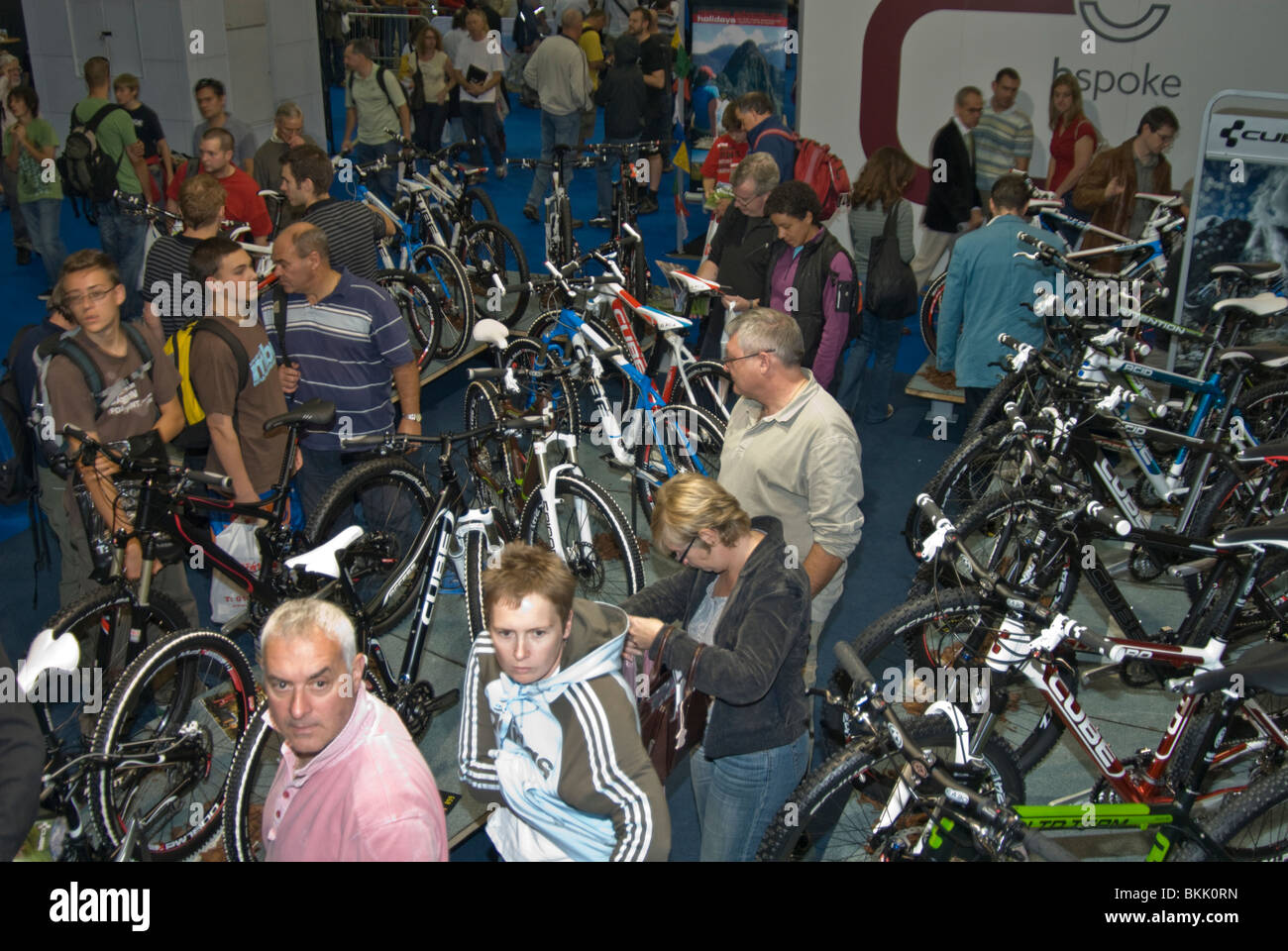 Massen / Menschen auf Radsport-Ausstellung Stockfoto