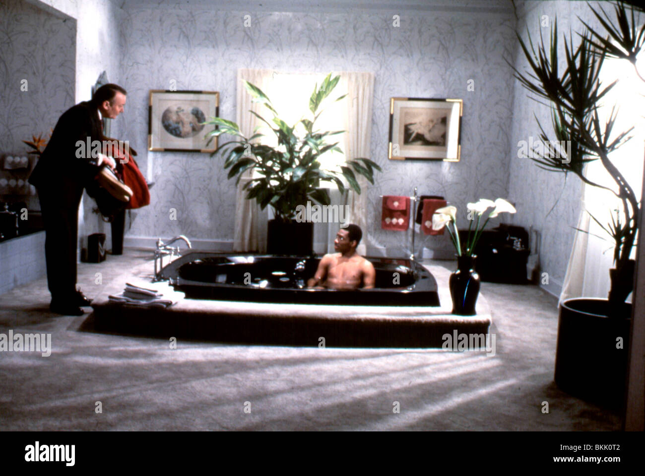 TRADING PLACES (1983) DENHOLM ELLIOTT, EDDIE MURPHY TRP 021 Stockfoto