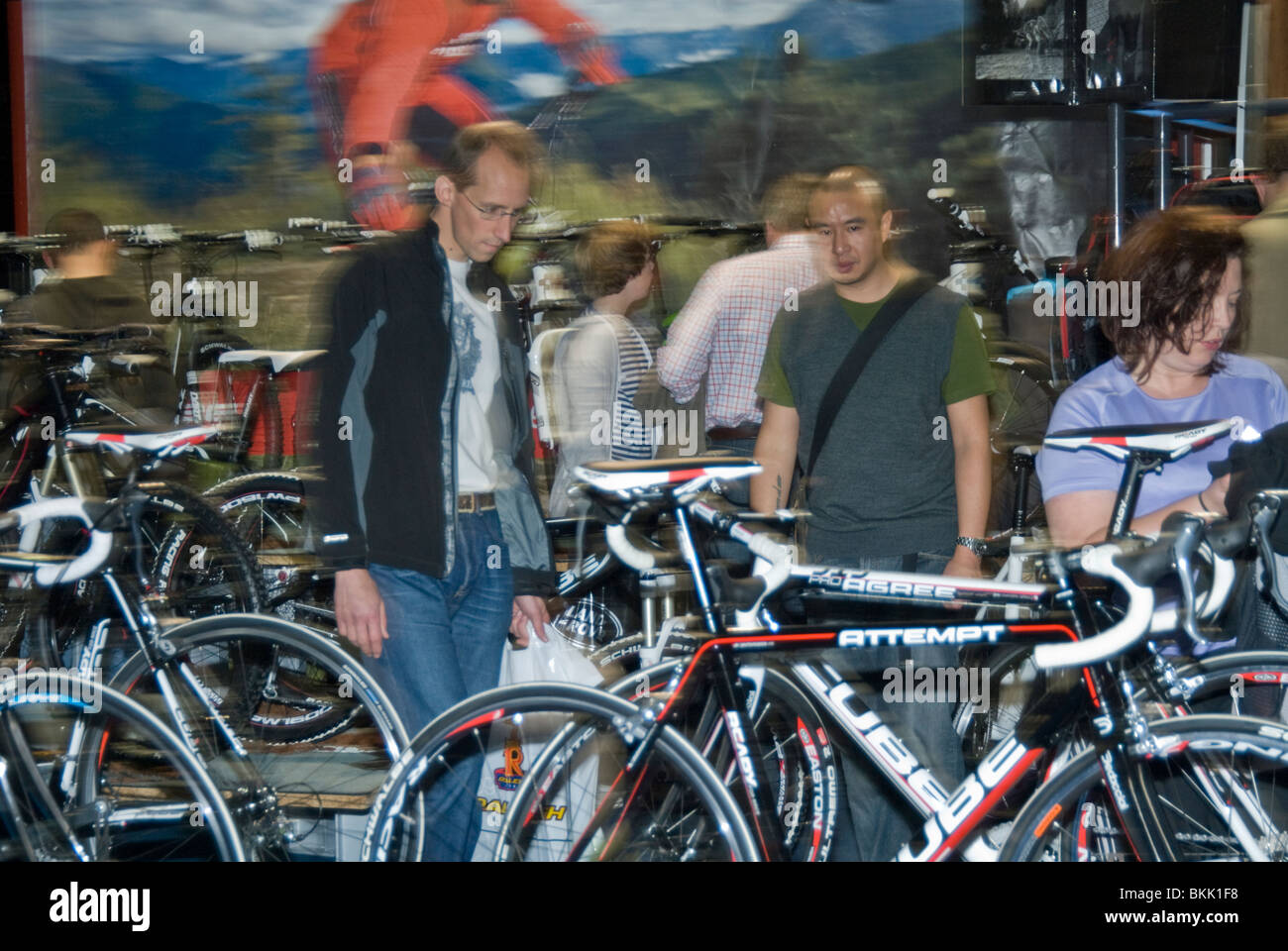 Massen / Menschen auf Radsport-Ausstellung Stockfoto