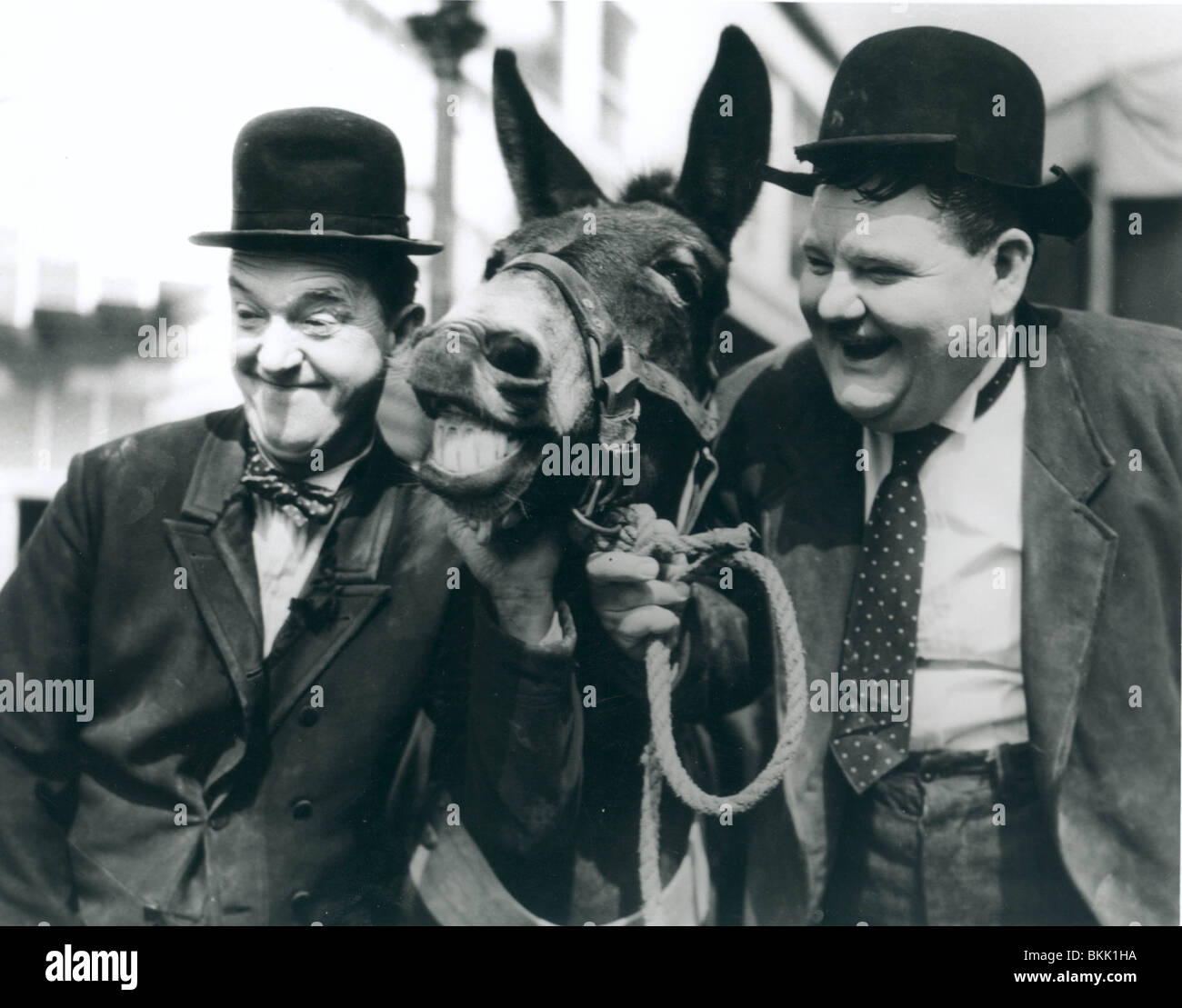 WAY OUT WEST (1937) STAN LAUREL, OLIVER HARDY, LAUREL UND HARDY WOW 004P Stockfoto