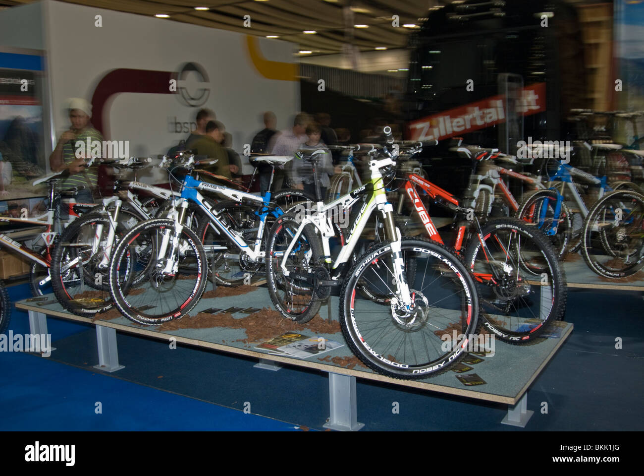 Massen / Menschen auf Radsport-Ausstellung Stockfoto