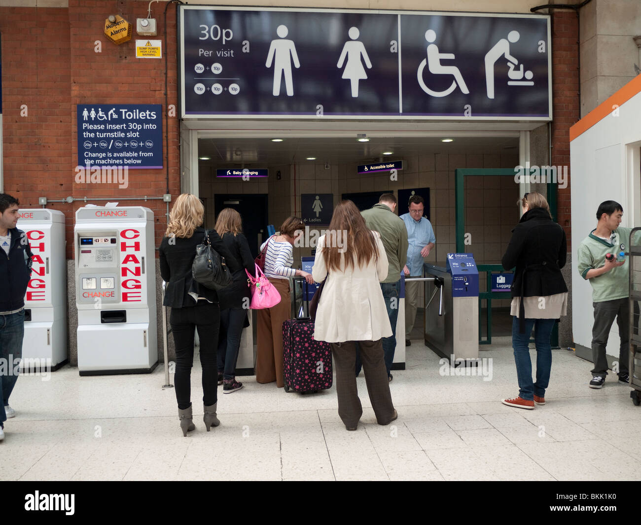 Öffentliche Toiletten an einer Station In London Stockfoto