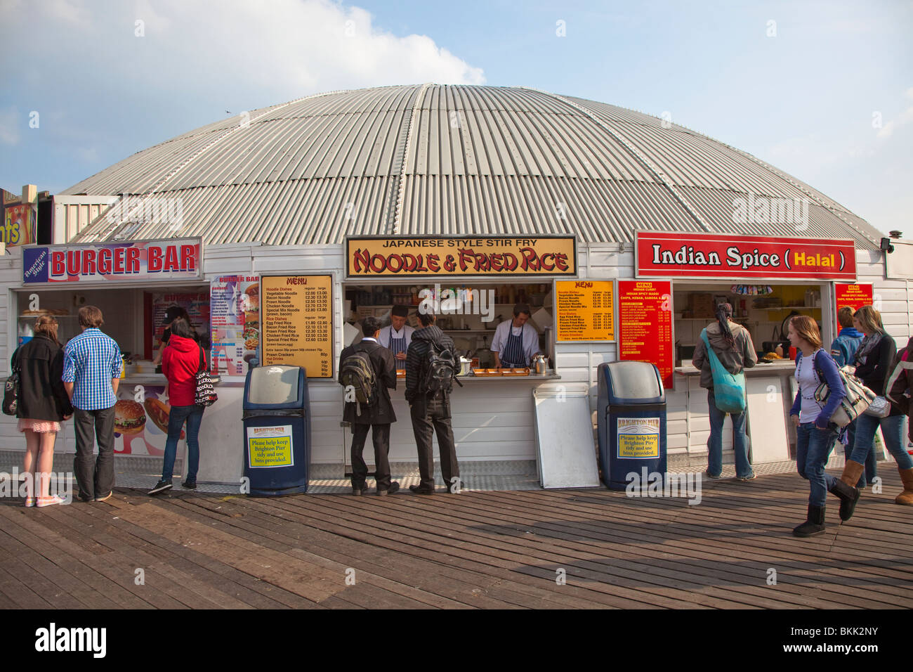 Fast-Food-Burger chinesische und indische am Pier von Brighton England UK Stockfoto
