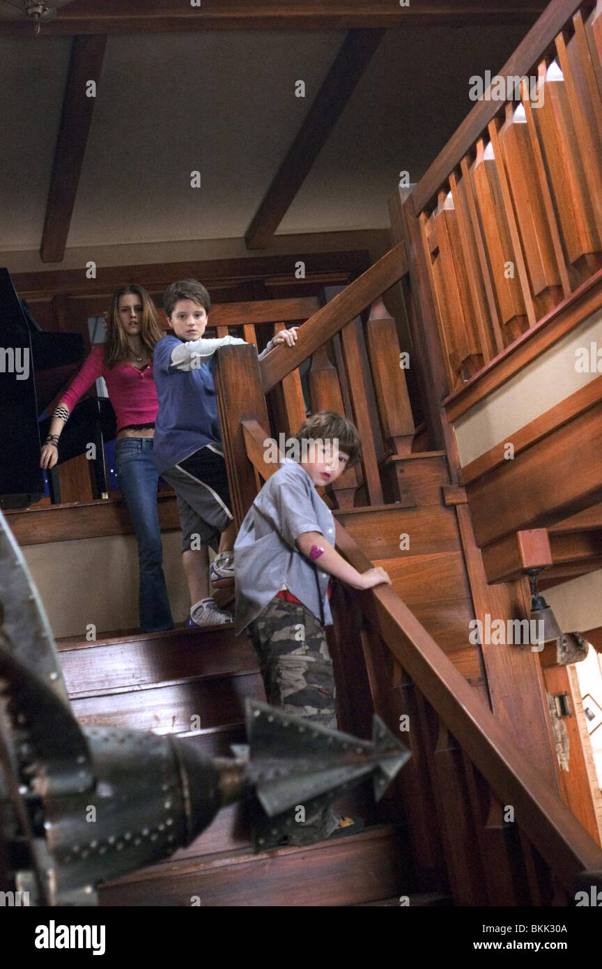 ZATHURA (2005)-KRISTEN STEWART, JOSH HUTCHERSON, JONAH BOBO ZATH 001-10 Stockfoto