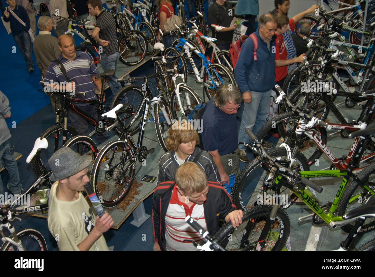 Massen / Menschen auf Radsport-Ausstellung Stockfoto