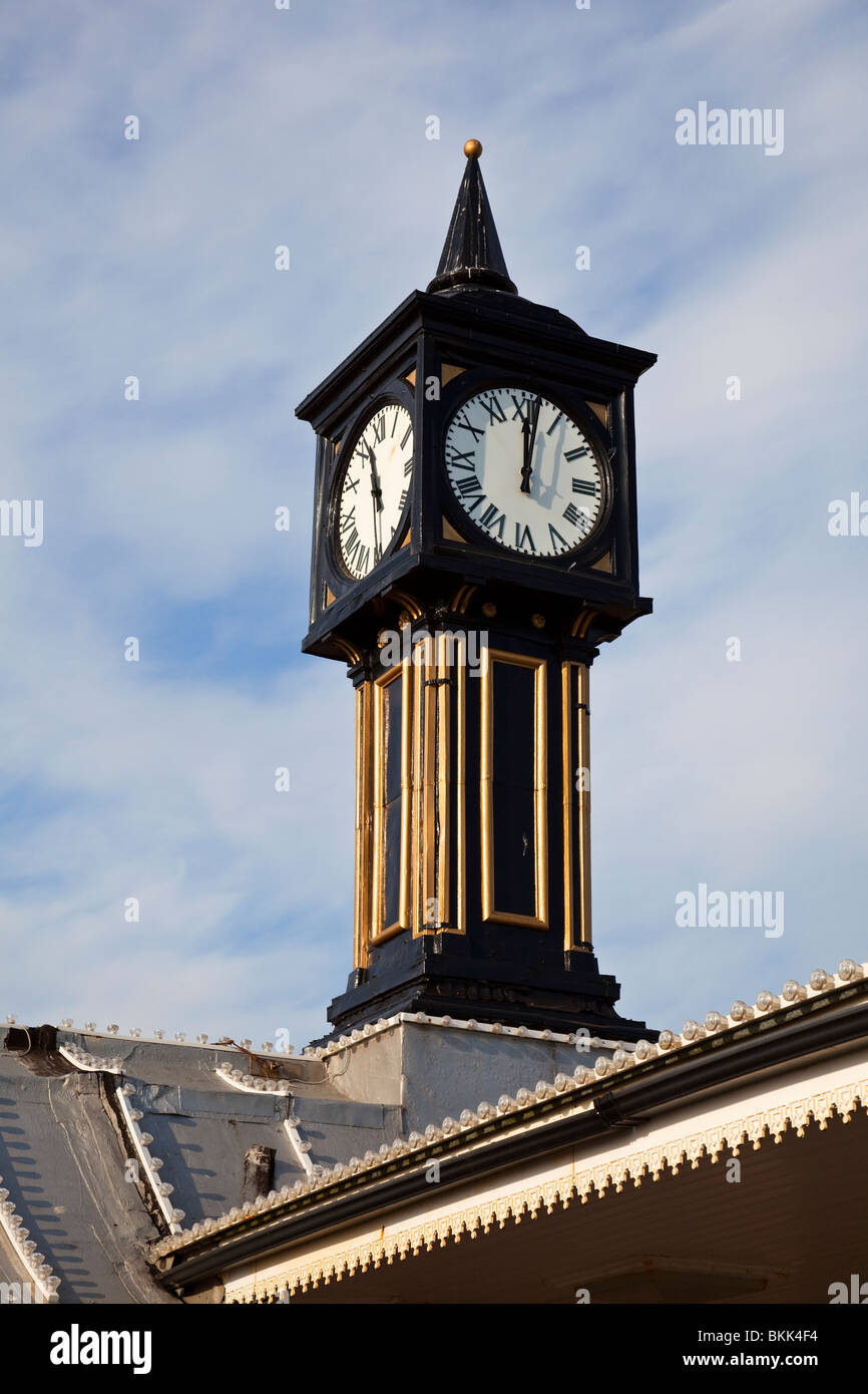Uhr am Pier von Brighton England UK Stockfoto
