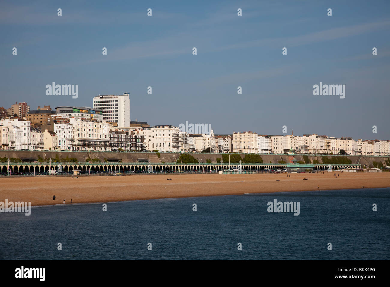 Strand und Hotels am Meer Brighton England UK Stockfoto