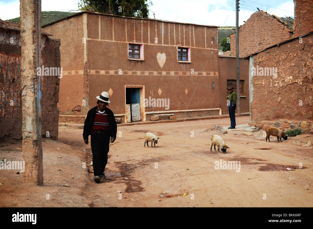 Szene aus der kleinen Stadt Macha im bolivianischen Hochland. Stockfoto