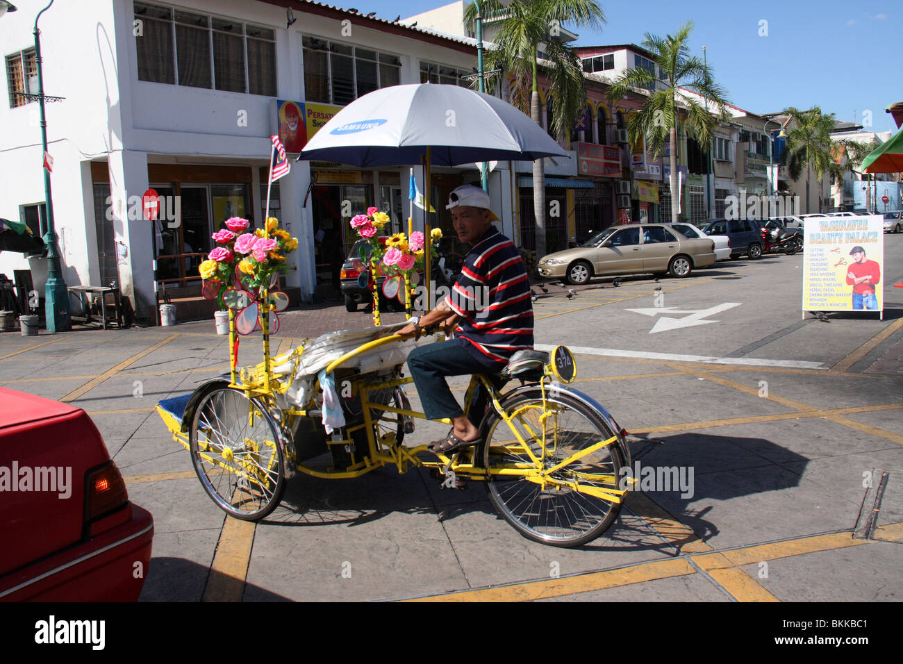 Trikshaw Fahrer in wenig Indien Street, George Town, Penang, Malaysia, Asien Stockfoto