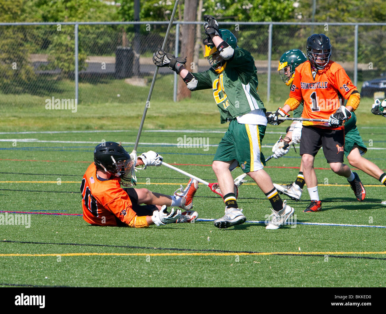 Jungen High School Varsity Lacrosse Spiel. Stockfoto