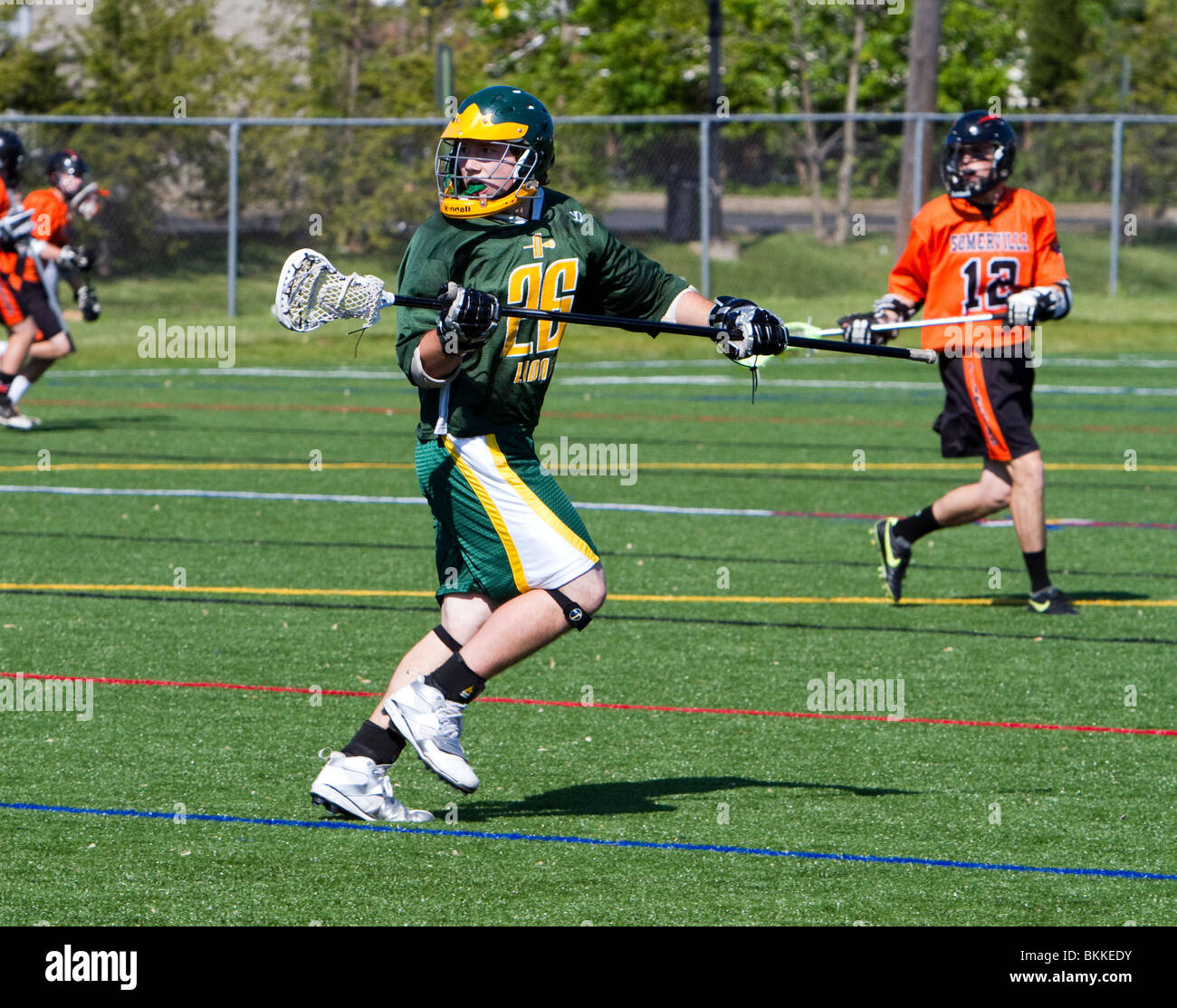 Jungen High School Varsity Lacrosse Spiel. Stockfoto