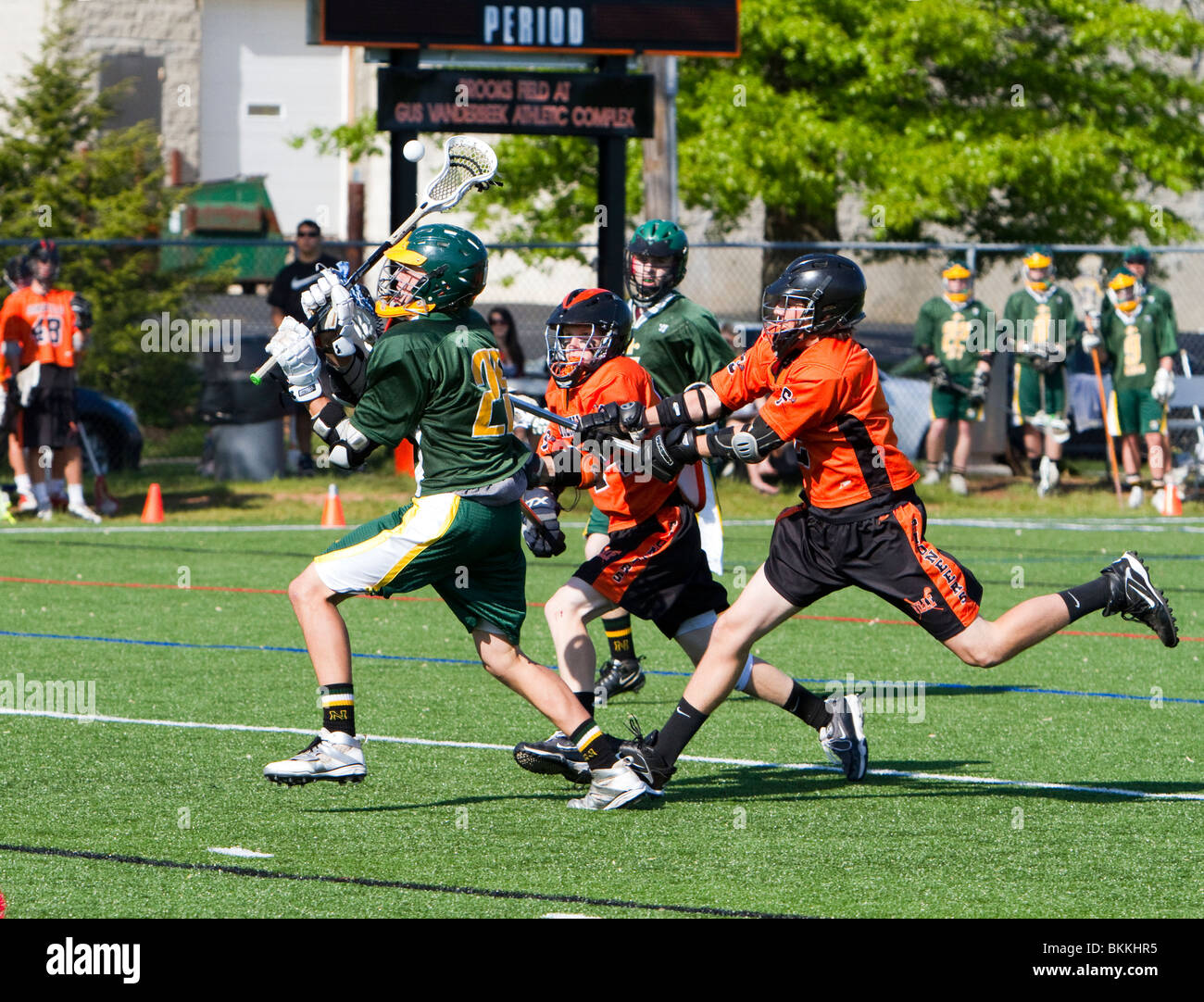 Jungen High School Varsity Lacrosse Spiel. Stockfoto