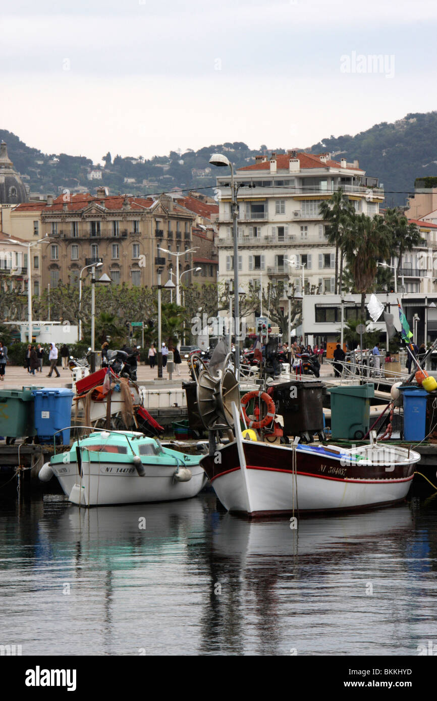 Angeln, Boote und Fischkutter vertäut im Hafen, Cannes, Frankreich, Europa Stockfoto