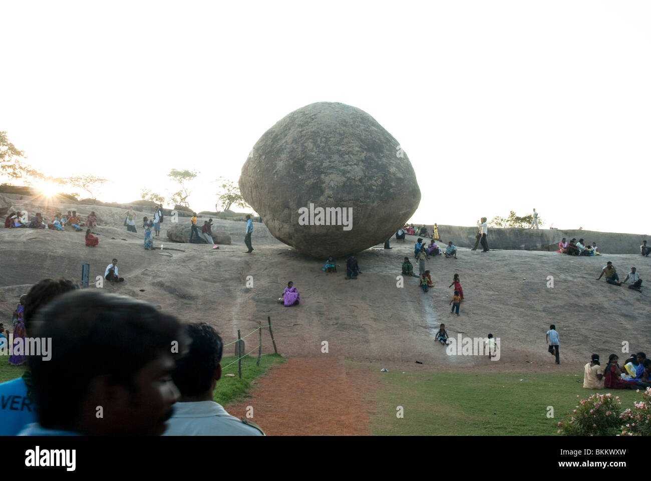 Indien, Tamil Nadu, Mahabalipuram Krishnas Butter Ball - eine ausgleichende Felsen Stockfoto