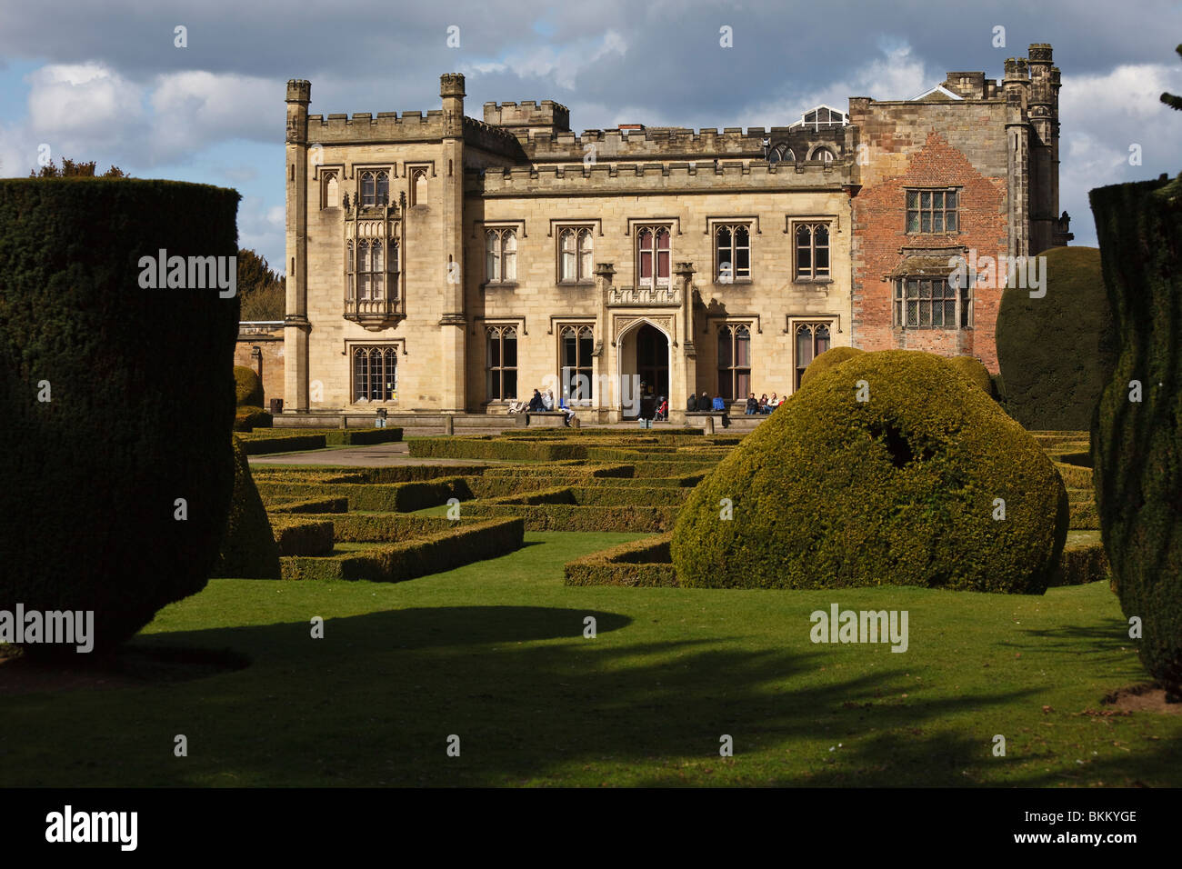 Elvaston Castle (Blick über Partere Garten Südfront), Derbyshire. Stockfoto