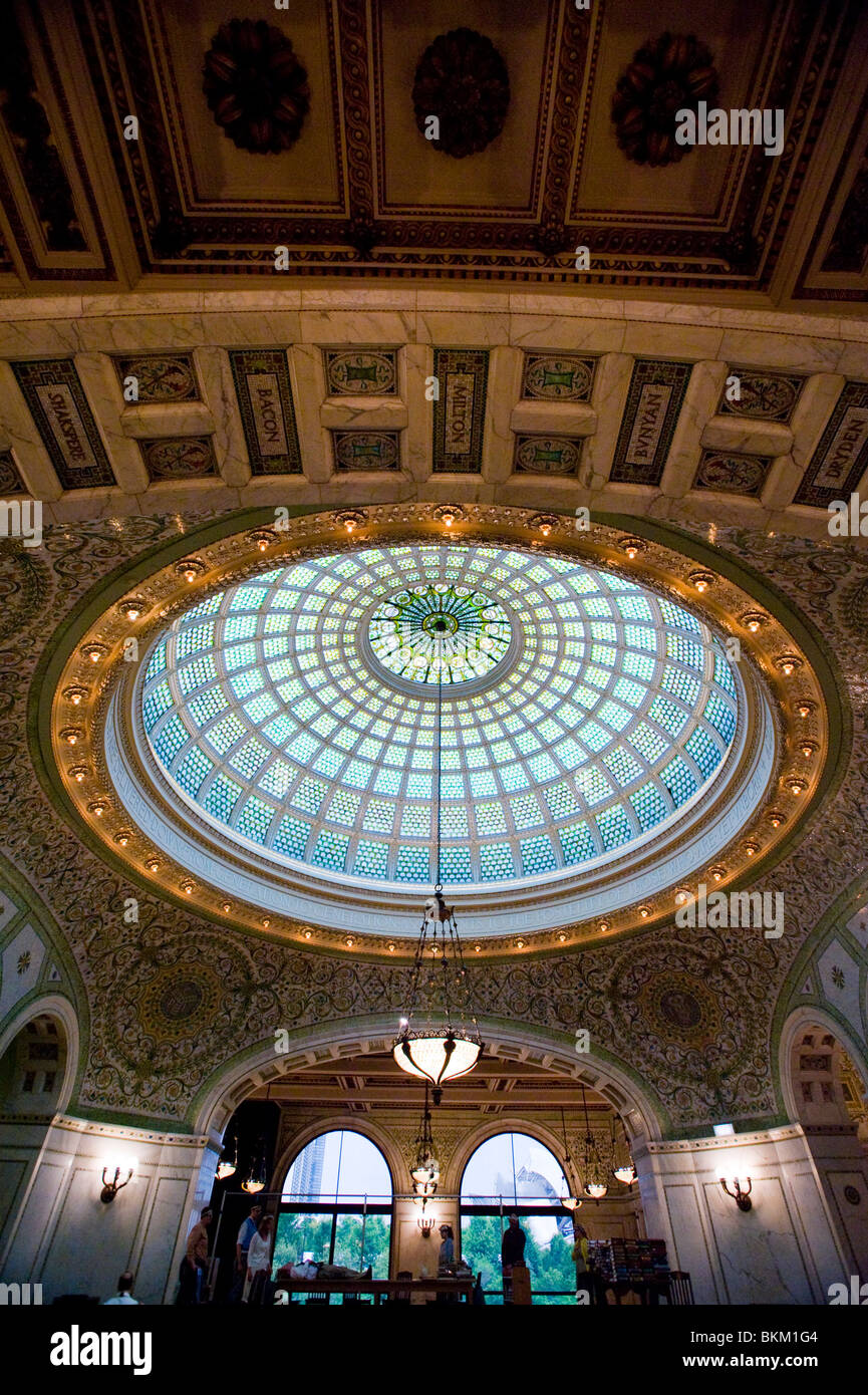 Preston Bradley Hall of Chicago Cultural Center in Chicago, Illinois.  Tiffany Mosaik Glaskuppel. Stockfoto